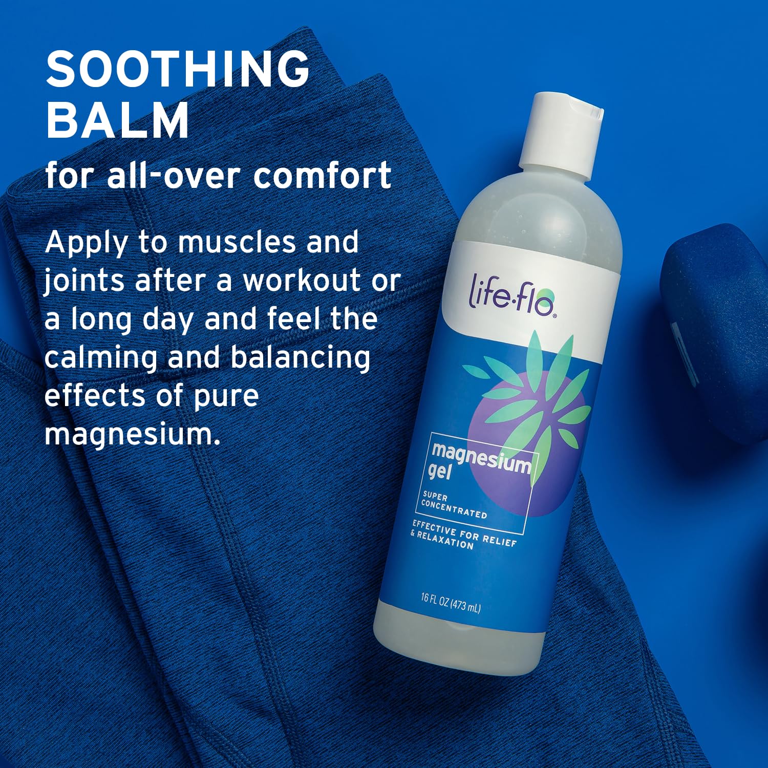 Life Flo Magnesio Gel aplicado en hombros para alivio suave.