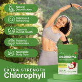Lifebooil Clorofila en Polvo, vaso con agua verde para una bebida revitalizante.
