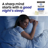 LifeSeasons NeuroQ Sleep Now: usuario sosteniendo tira para sueño natural.