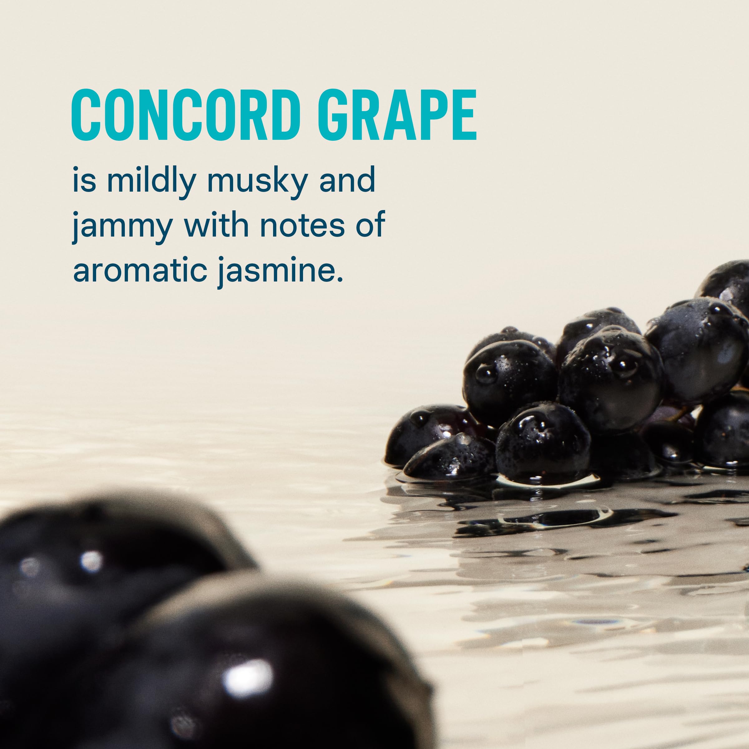 Liquid I.V. Concord Grape, vaso con agua que muestra la mezcla en acción