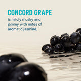 Liquid I.V. Concord Grape, vaso con agua que muestra la mezcla en acción