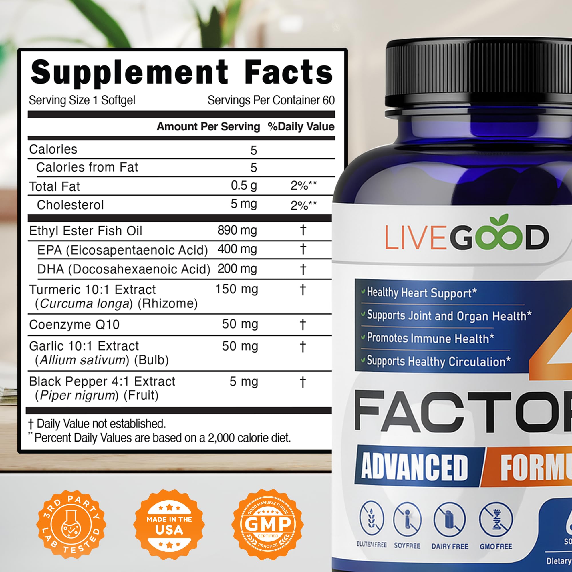 LIVEGOOD Factor 4, mano sosteniendo la botella, práctico para rutinas diarias.