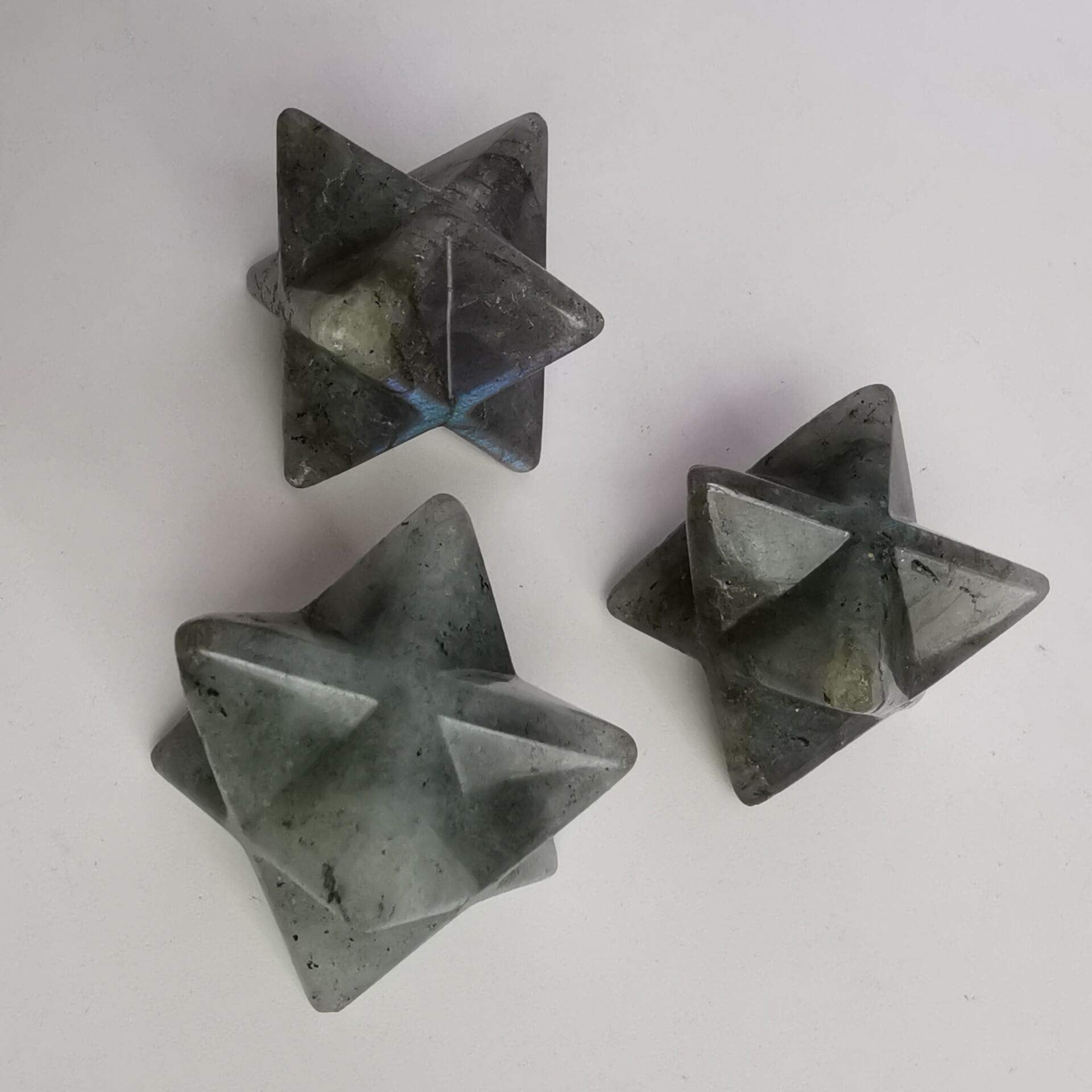 Loveliome: Merkaba para meditación, muestra su brillo y promueve atención plena.