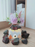 Luckeeper decoración de altar con piedras sangre de dragon para ambientación espiritual.