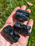 Luckeeper turmalina negra: uso diario de piedras crudas