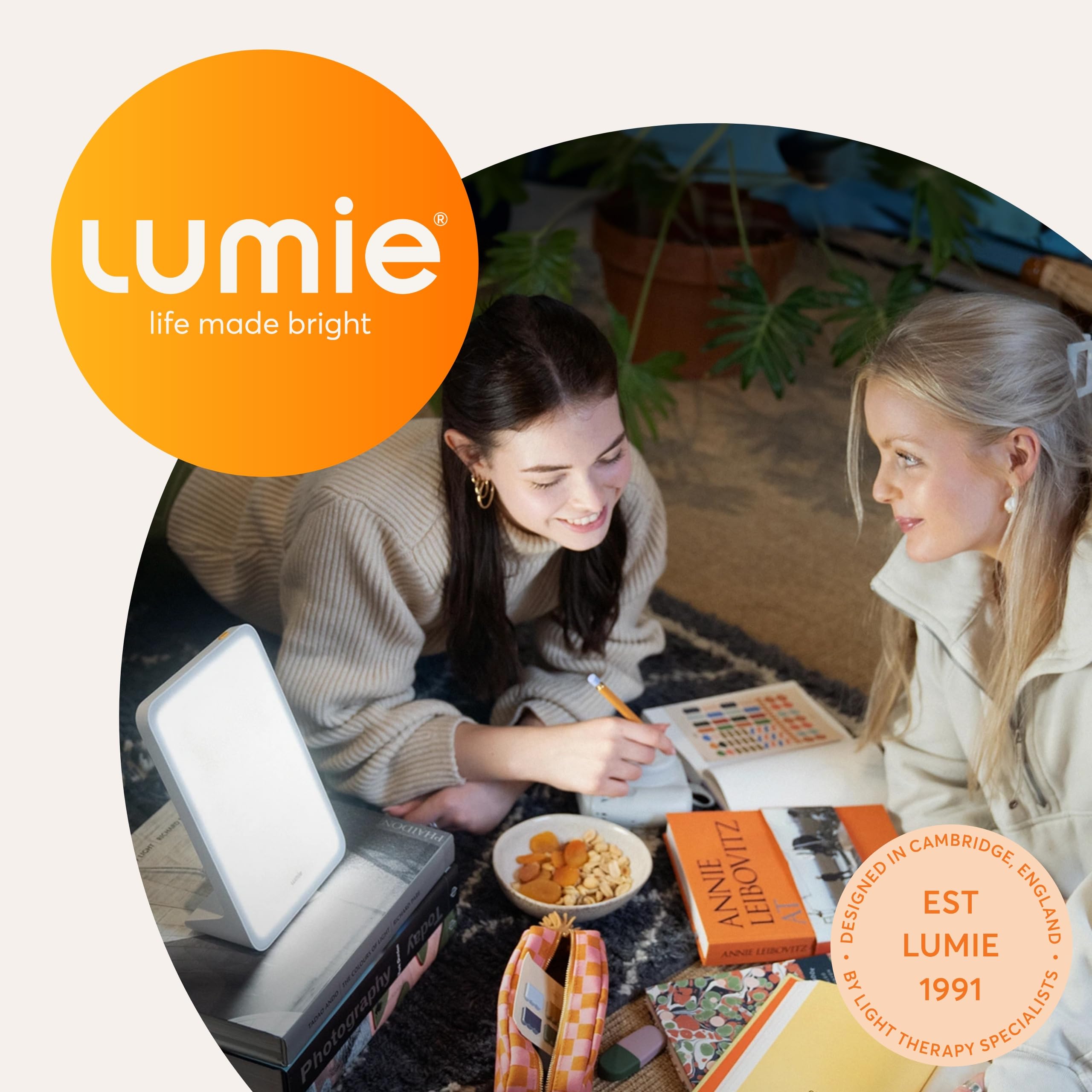 Lumie Mini Lámpara Portátil acabado moderno que complementa cualquier habitación
