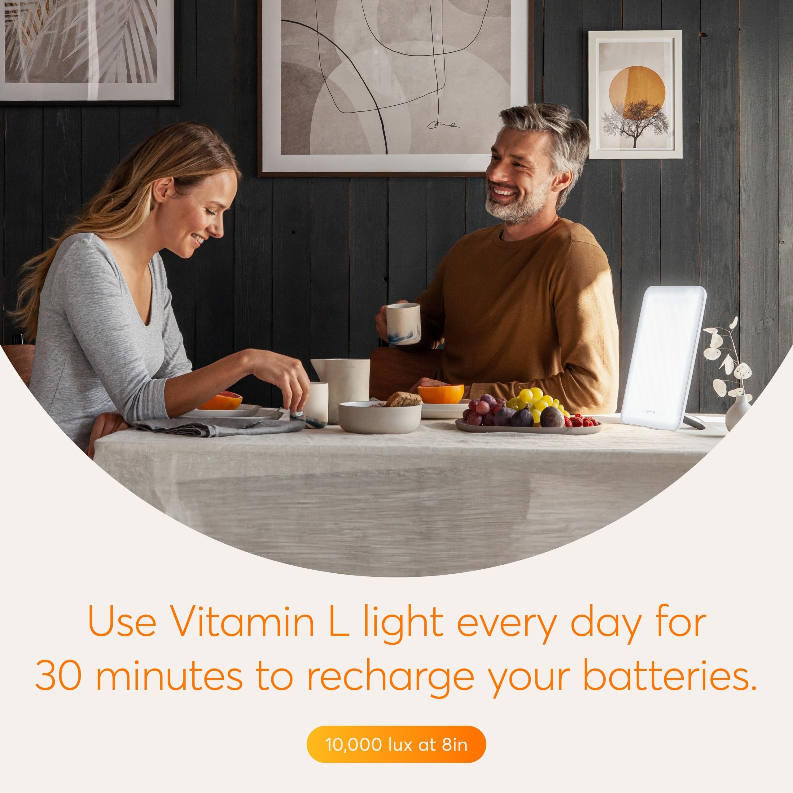 Lumie Vitamina L incluye un difusor texturizado con ondas para iluminación suave.