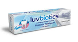 Sonrisa con dientes brillantes tras cepillado con Luv Biotics, frescura duradera.