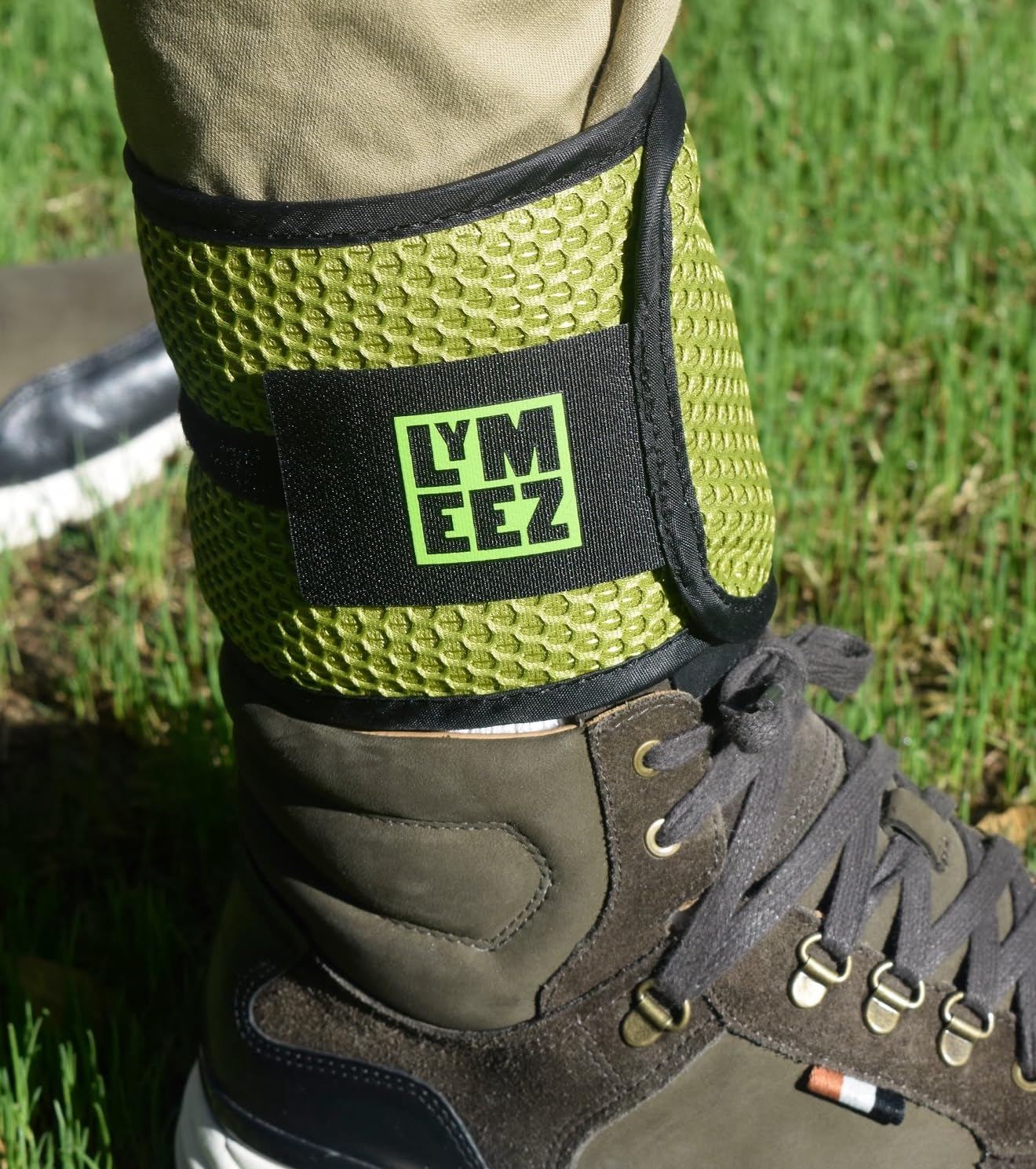 LymeeZ pulsera anti-garrapatas, vista lateral de malla 3D de bajo perfil.