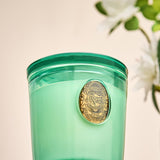 Vela M&SENSE en vaso reutilizable, opción sostenible para decoración.