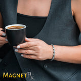 Diseño elegante MagnetRX con cristales brillantes para outfits sofisticados.