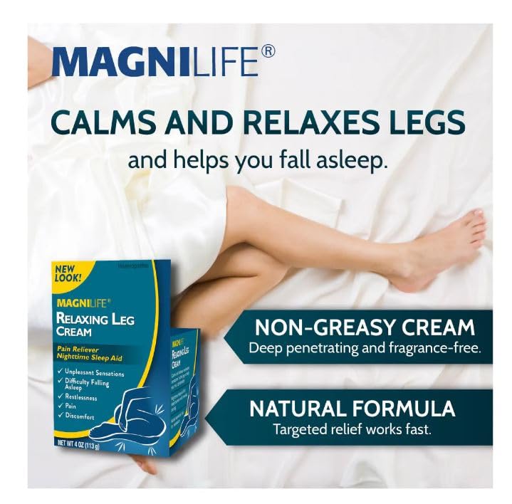 MagniLife aplicando la crema en las piernas para relajación nocturna.