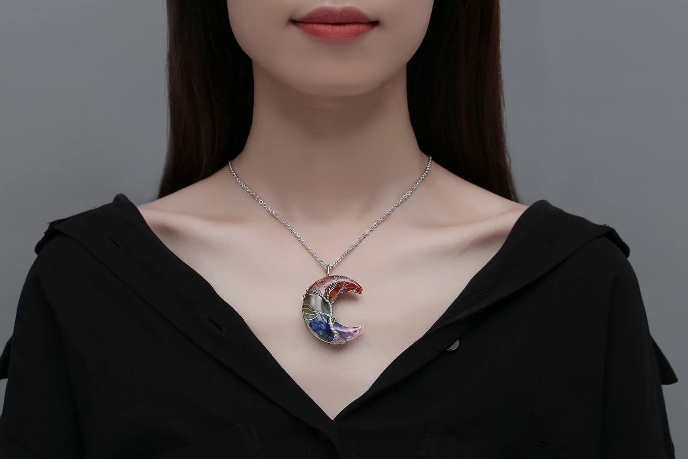 Cadena ajustable con colgante cristal, combina con cualquier atuendo.