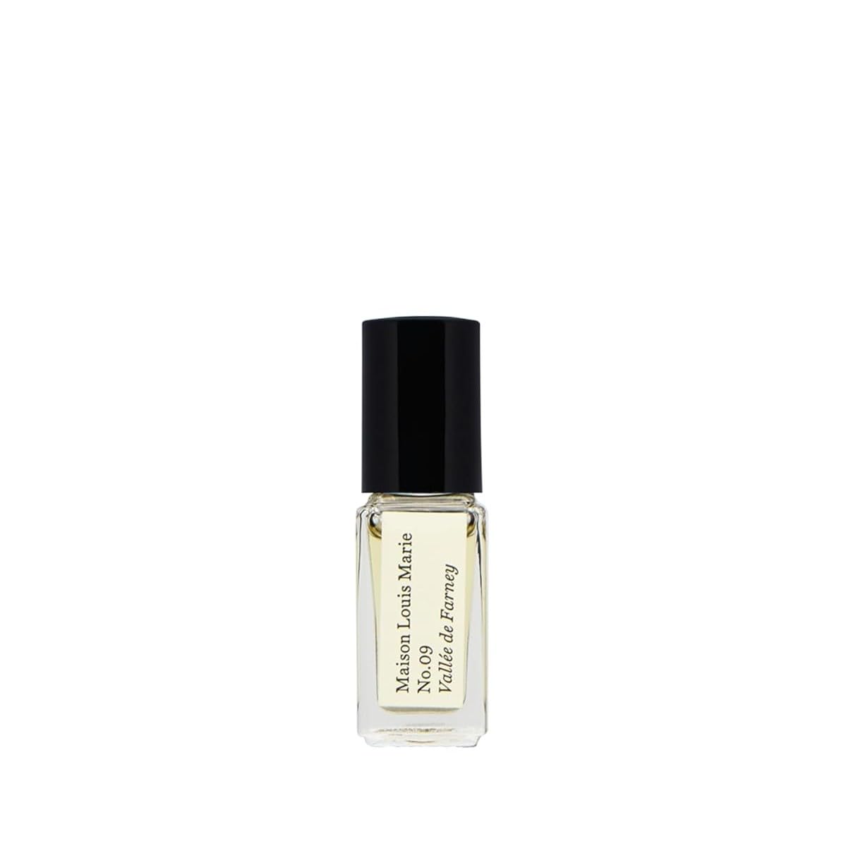 Maison Louis Marie No.09 Vallée de Farney: vista cercana de la botella para perfumar sutilmente.