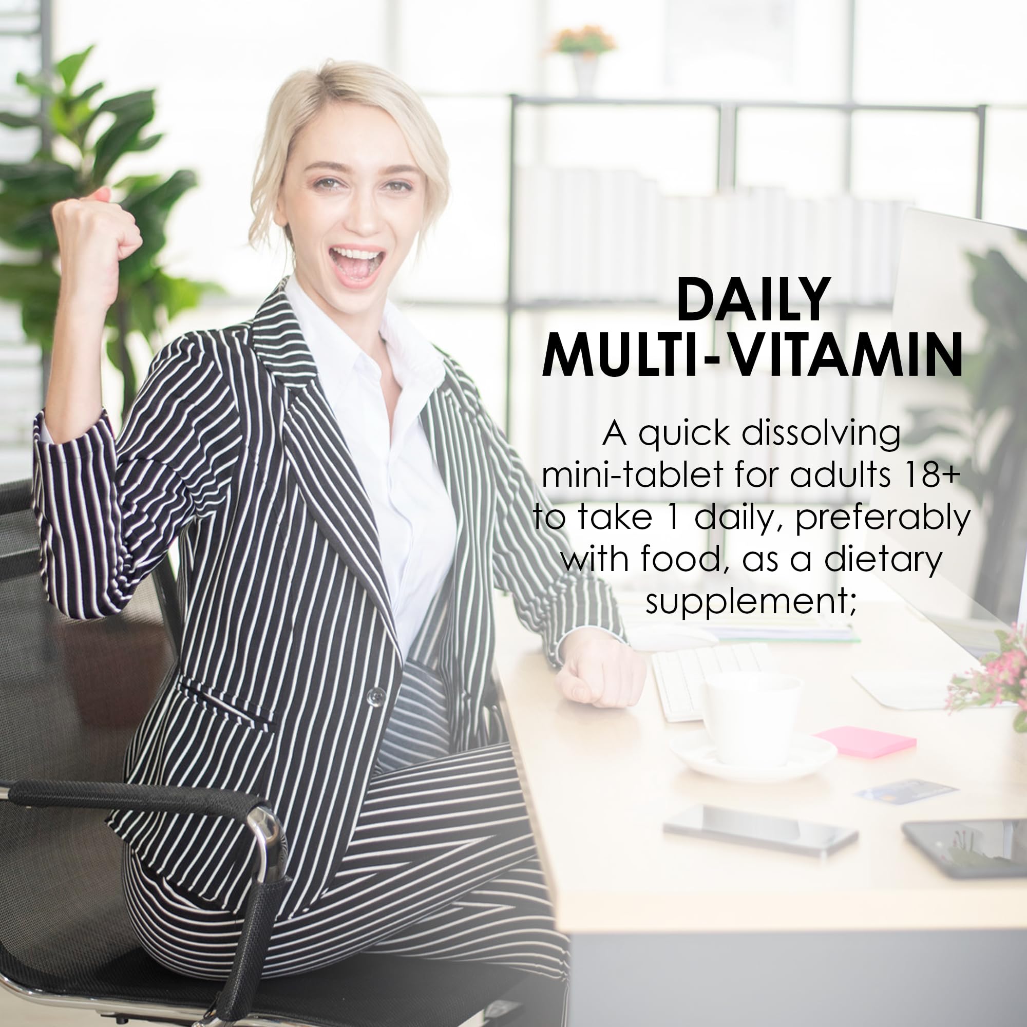 Mason Natural Mini Multi Vitaminas, contenedor abierto, muestra tabletas compactas y fáciles de tragar.
