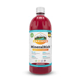 Maximum Living MineralRich vertido desde la botella para energía diaria