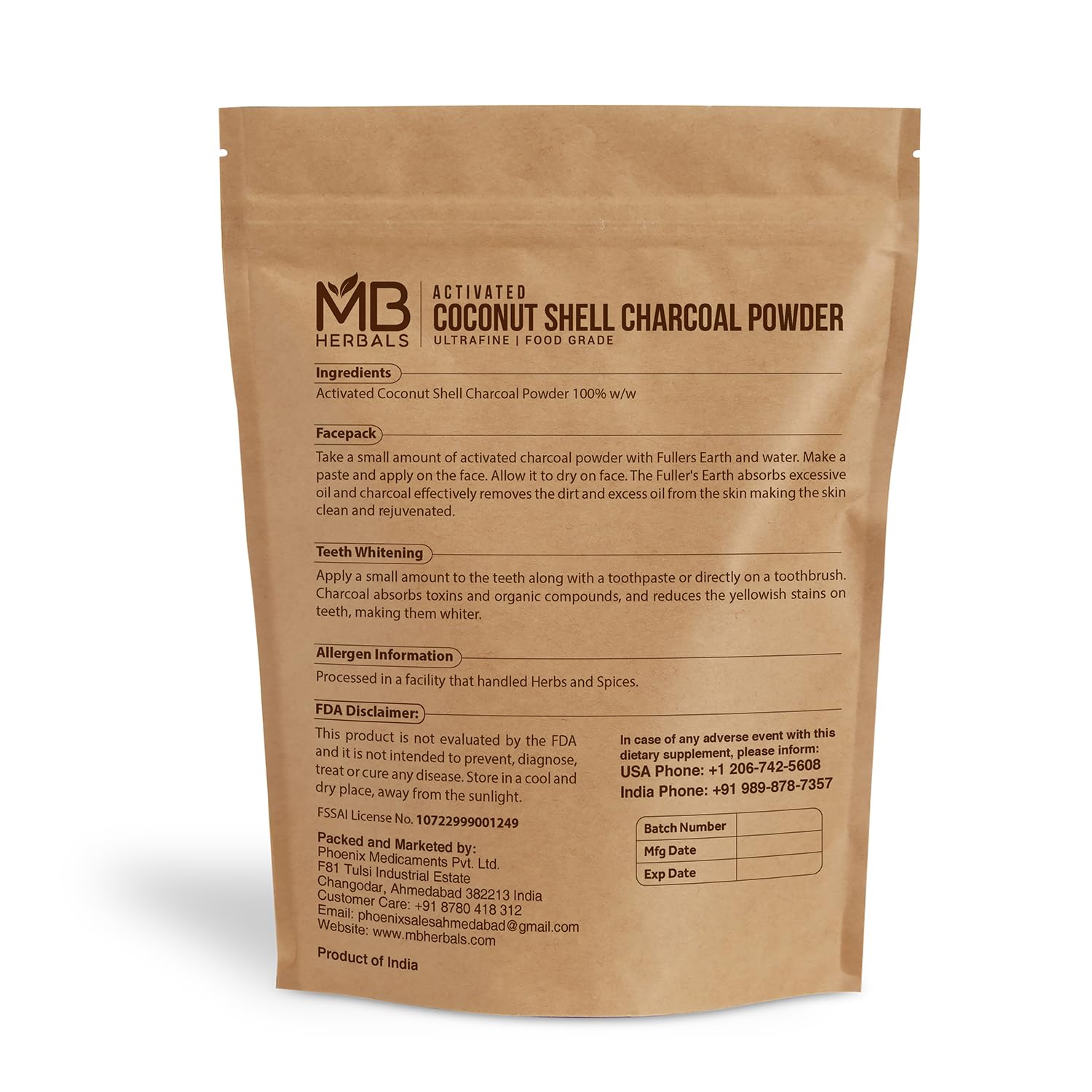 MB Herbals polvo en textura de carbón activado de coco, útil para exfoliar suavemente.