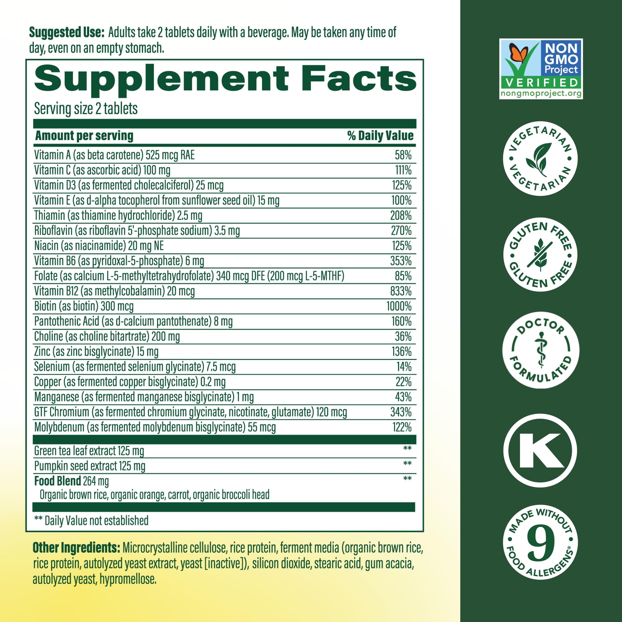 MegaFood Multivitamínico Avanzado para Hombres 55+ tabletas en mano, consumo práctico
