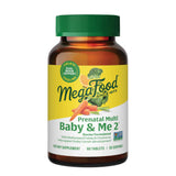 MegaFood Baby Me 2: frasco de vitaminas prenatal para comenzar el día con folato.