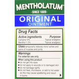 Aplicación en espalda con Mentholatum Original para alivio cómodo.