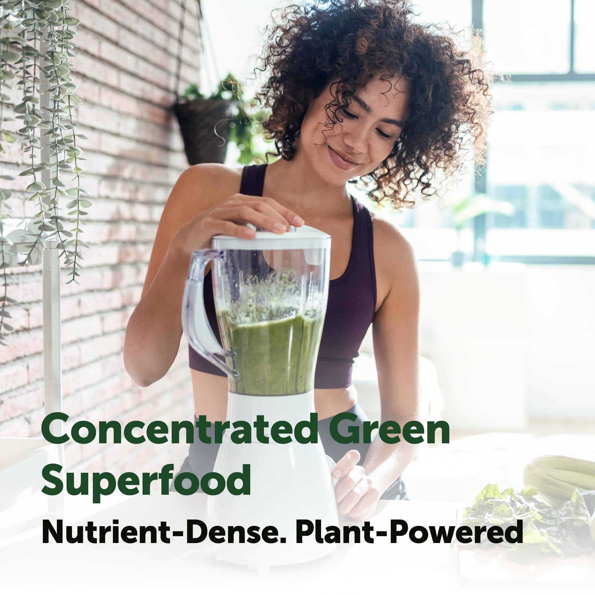 Micro Ingredients espirulina en jugo verde: bebida energizante y natural.