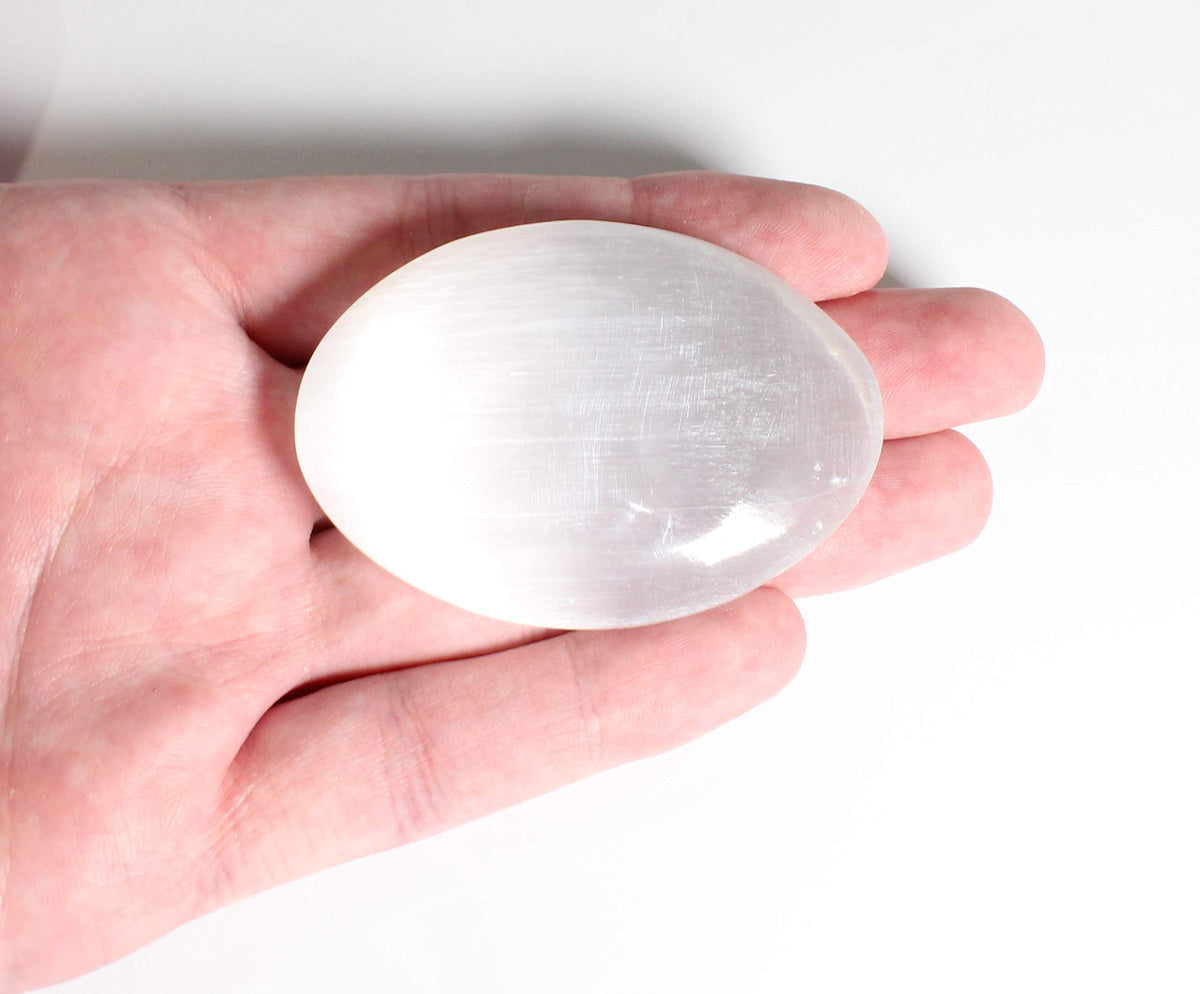 MINERALUNIVERSE selenita natural palma grande para relajación y meditación