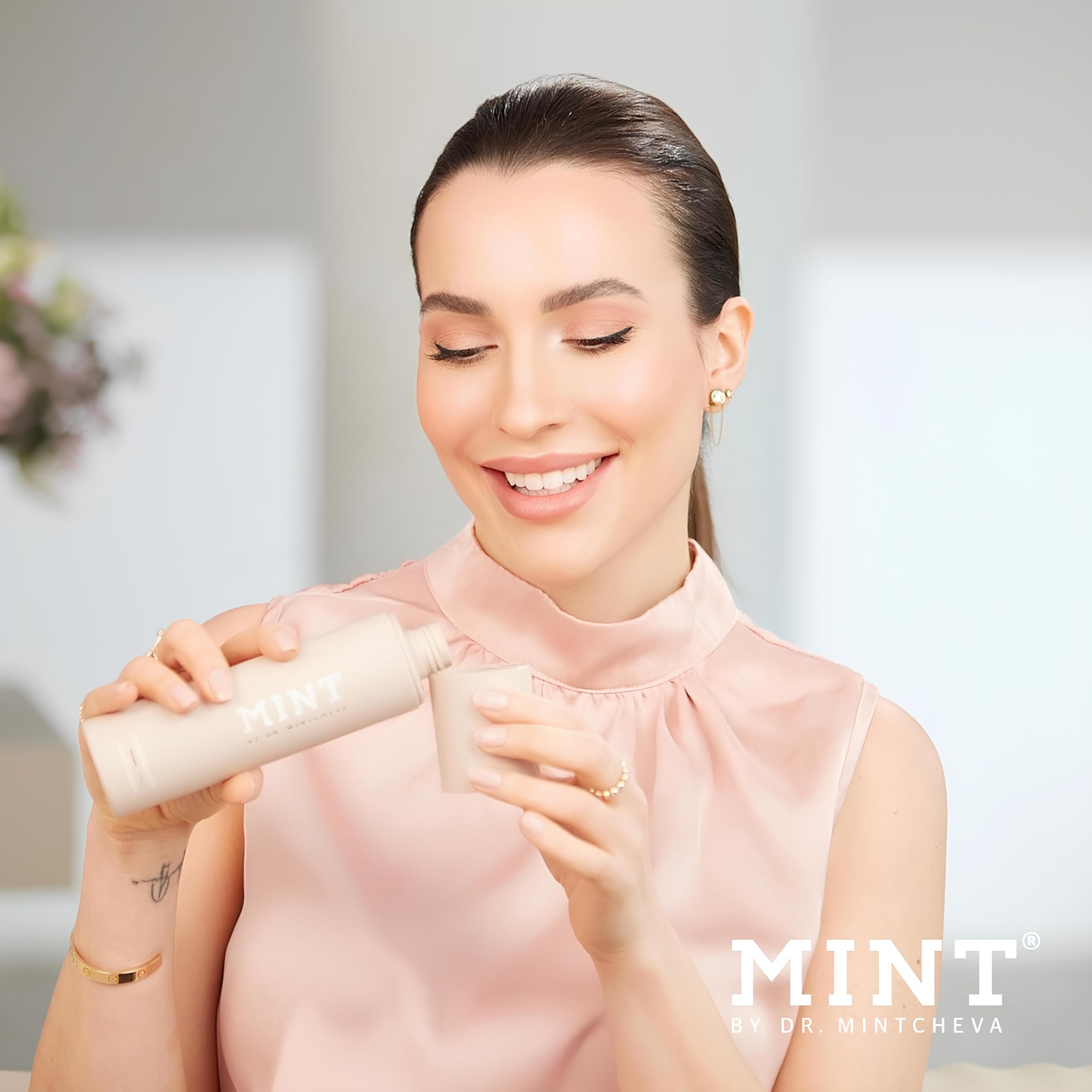MINT BY DR. MINTCHEVA: sin alcohol, opción agradable para uso diario.