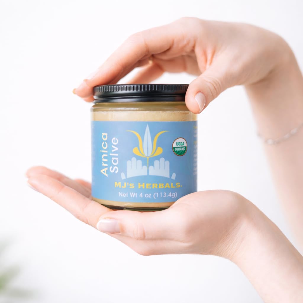 Ingredientes herbales orgánicos de MJ's Herbals Arnica Salve, aromas naturales.