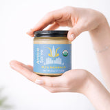 Ingredientes herbales orgánicos de MJ's Herbals Arnica Salve, aromas naturales.