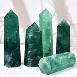 Altar con obelisco de fluorita verde de MOGEMT en armonía