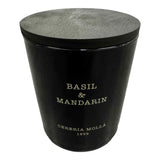 Vela Molla 1899 hecha a mano, imagen frontal: aroma elegante para espacios acogedores.