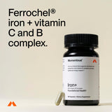 Cápsulas Momentous Iron+ en primer plano para absorción potencial.