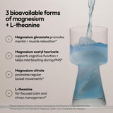 Moon Juice Magnesi-Om vaso con agua, experiencia calmante al beber.