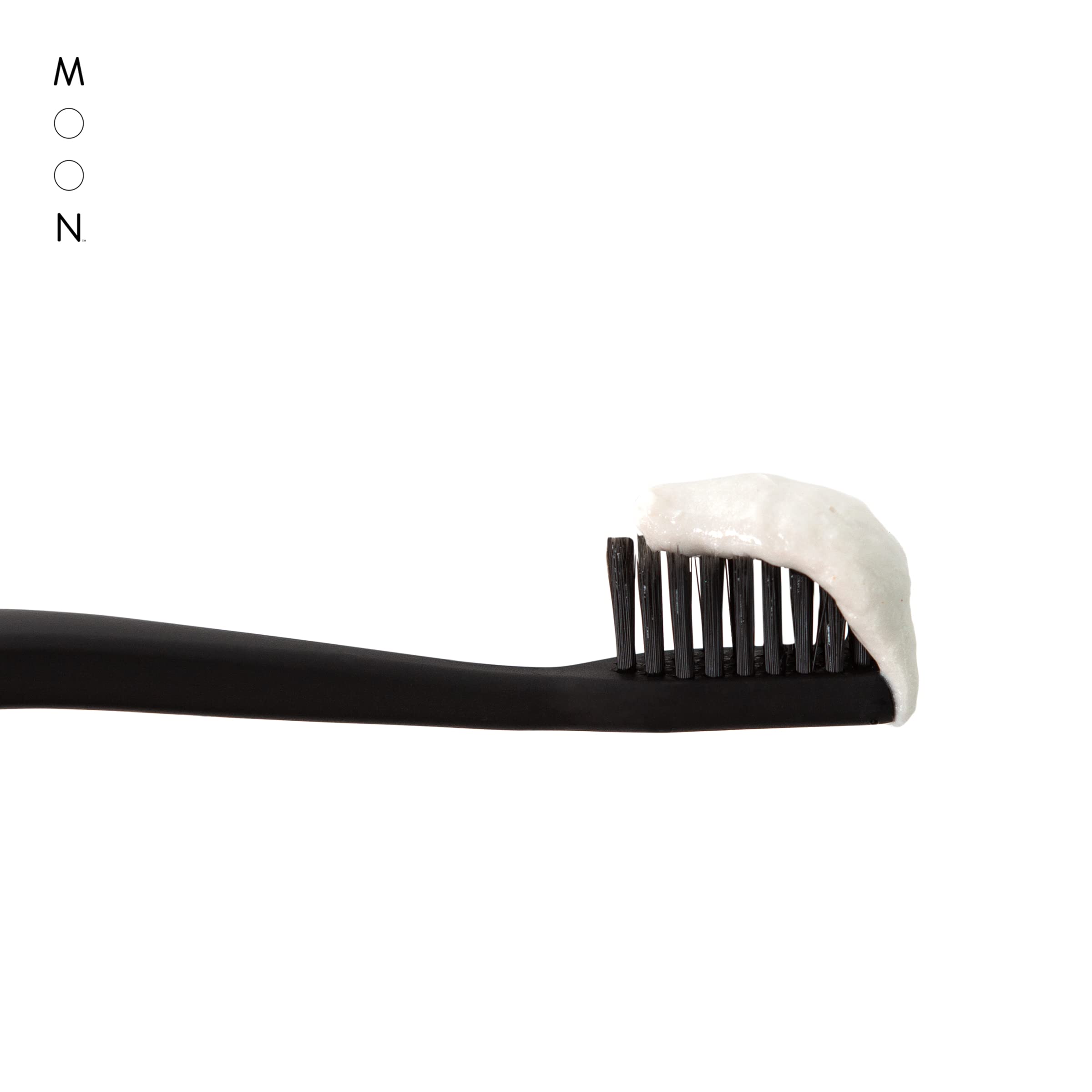 MOON pasta de dientes menta vegana limpia la boca con espuma suave.