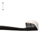 MOON pasta de dientes menta vegana limpia la boca con espuma suave.