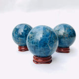Moonlightcrystal apatita azul, esfera pulida para mesa y estantería.