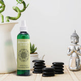 Moonwater Elixirs spray de purificación para auras durante prácticas espirituales.