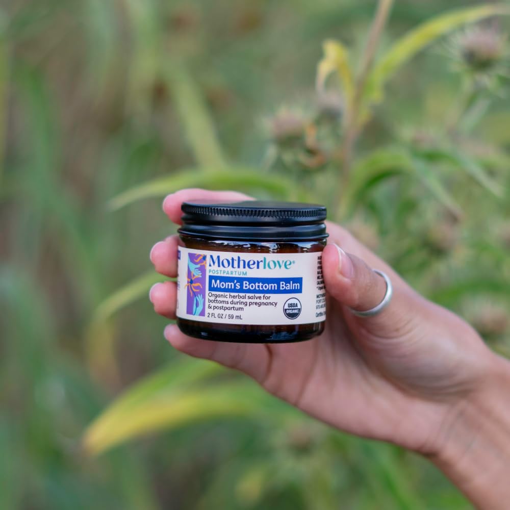Motherlove Mom's Bottom Balm, hierbas calendula y milenrama para cuidado de la piel.