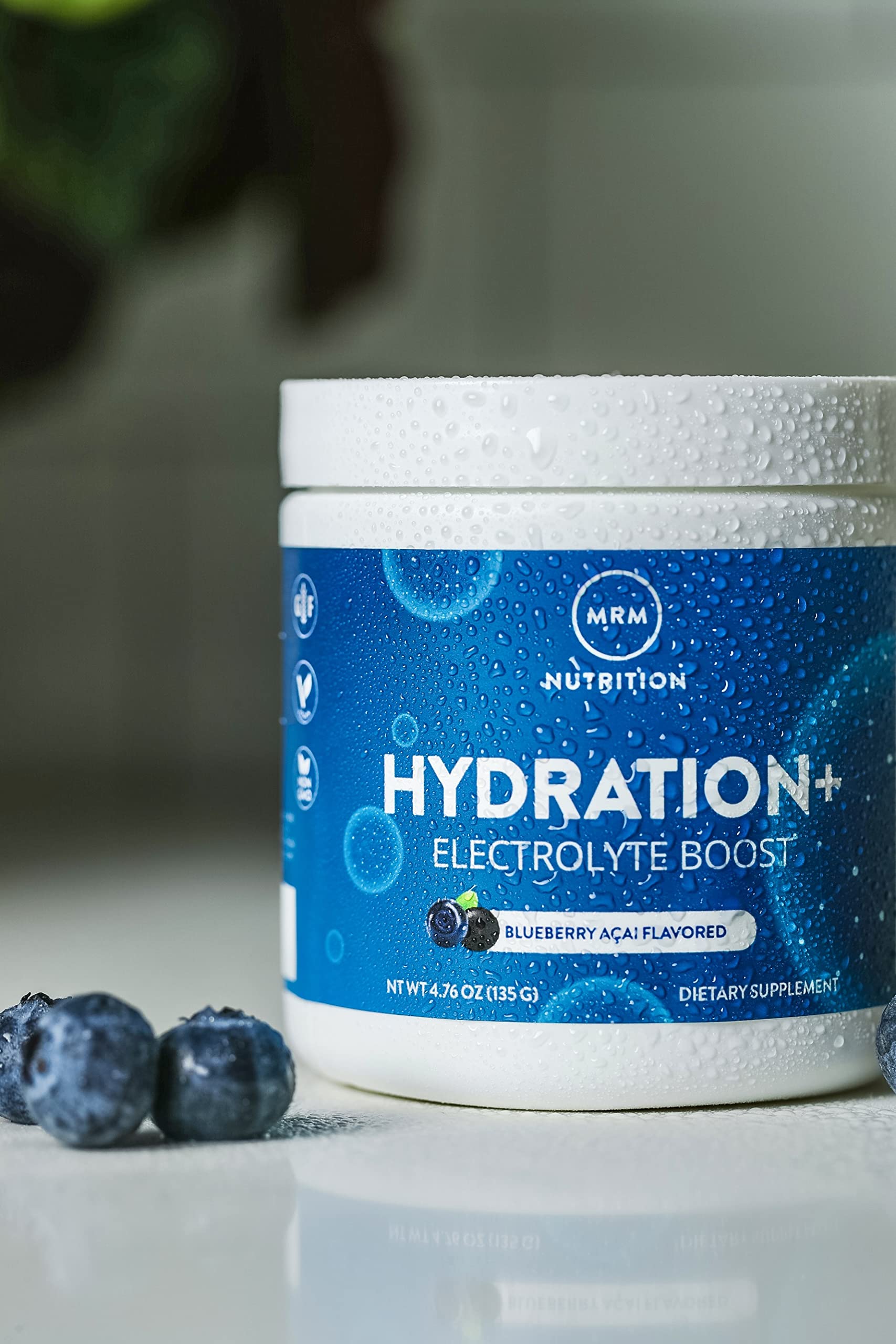 MRM Hydration+ preparación en agua en un día caluroso para mantener la hidratación.