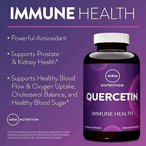MRM Quercetina 500 mg, botella en mesa lista para consumo diario.