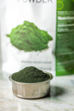 MRM Spirulina con etiqueta de nutrientes y vitaminas clave para el plan diario.