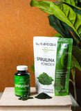 MRM Spirulina en taza con batido matutino para un inicio de día nutritivo.