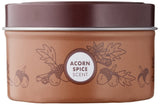 Vela encendida lata-vela Acorn Spice de Mrs. Meyer's para aroma duradero.