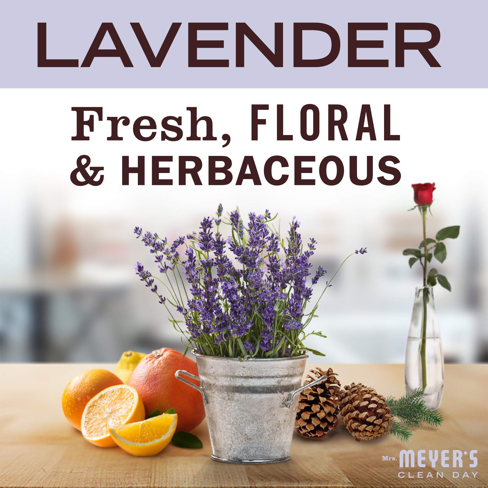 Composición de cera de soya y aceites esenciales en vela Lavanda de Mrs. Meyer’s.