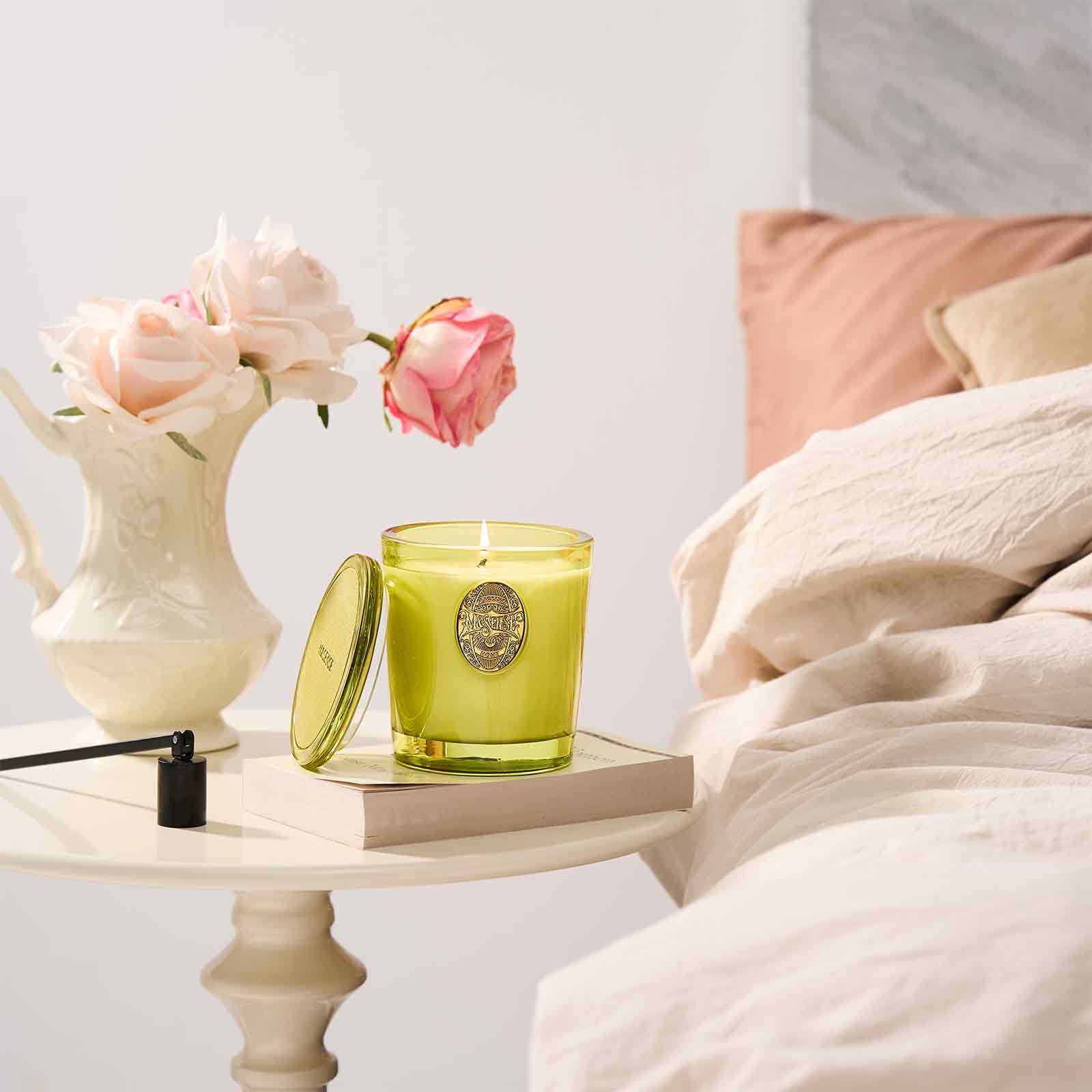 Diseños sofisticados de M&SENSE: vela decorativa que realza cualquier estancia.