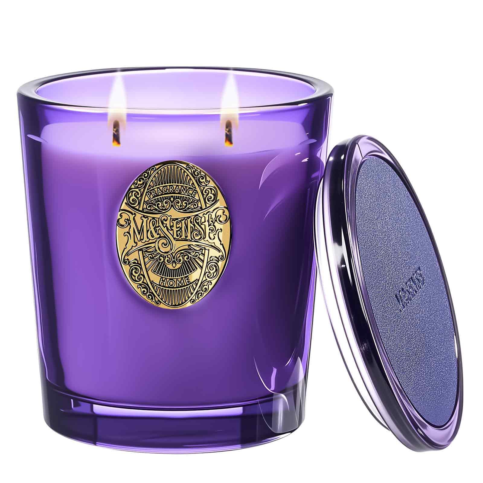 Vela M&SENSE de soja con dos mechas, primer plano, aroma duradero Lavanda Cítrica.