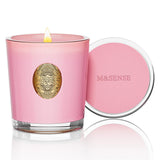 Vela M&SENSE Peony Blush para el hogar, aroma suave y relajante.