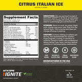 Mezclando MTN OPS Ignite con agua para obtener energía rápida.
