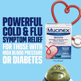 Usuario muestra frasco de Mucinex para tomar dosis adecuadas.