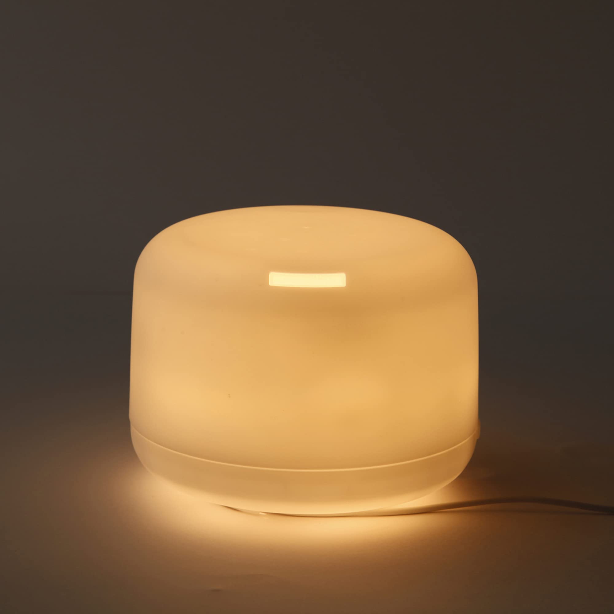 MUJI difusor ultrasonico blanco uso dormitorio para relajación y calma.